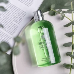 MOLTON BROWN Infusing Eucalyptus Bath & Shower Gel 300 Ml 7 MOLTON BROWN Infusing Eucalyptus Bath & Shower Gel 300 Ml -Molton Brown Verkaufs-Shop 1309358 MOLTON BROWN Infusing Eucalyptus Bath Shower Gel 300 ml.781b4ee9