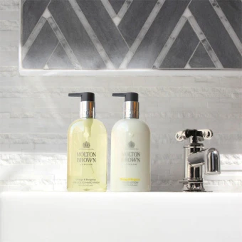 MOLTON BROWN Orange & Bergamot Hand Lotion 300 Ml 5 MOLTON BROWN Orange & Bergamot Hand Lotion 300 Ml – Bild 5