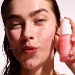 CAUDALIE Vinosource-Hydra S.O.S Serum 30 Ml -Molton Brown Verkaufs-Shop 1404814 CAUDALIE Vinosource Hydra S O S Serum 30 ml.b663614b